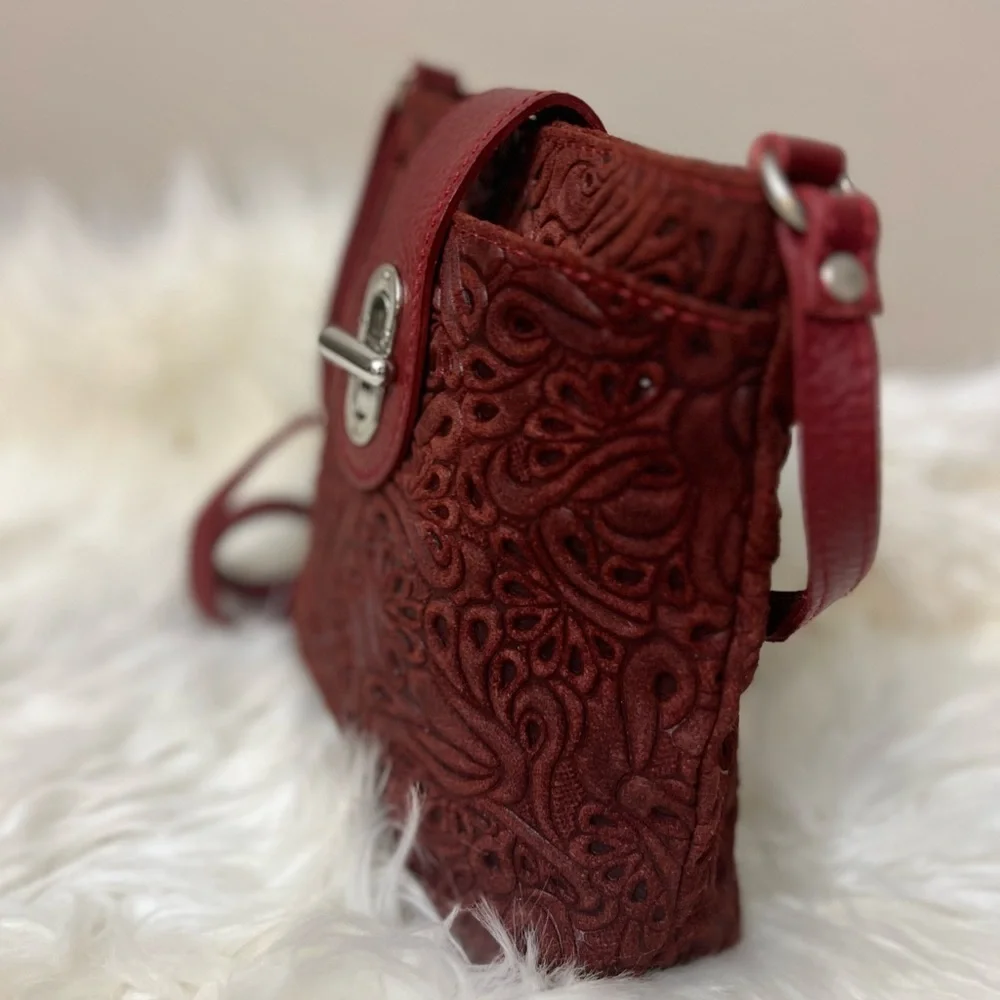 Chic Burgundy Embossed Crossbody Bag - Picture 2 of 9